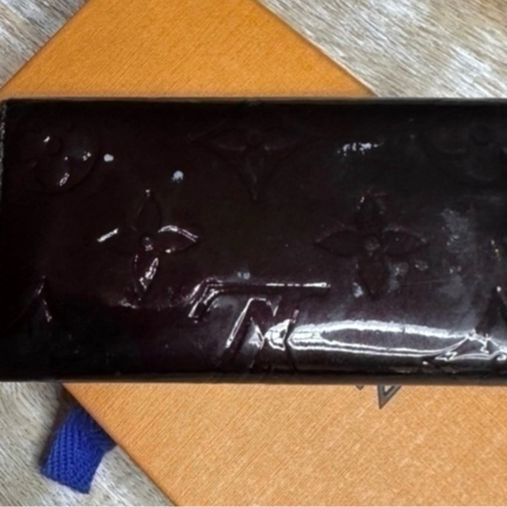 AUTHENTIC Louis Vuitton keycase. Deep maroon/Red Vernis. - Picture 2 of 14